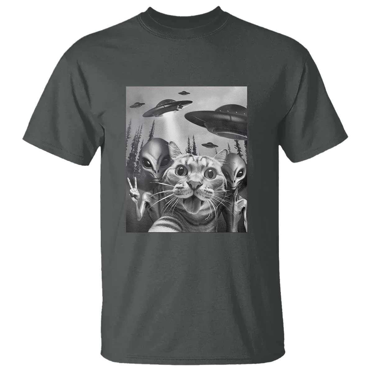 funny-cat-selfie-with-ufos-peace-sign-alien-cat-ufo-invasion-t-shirt