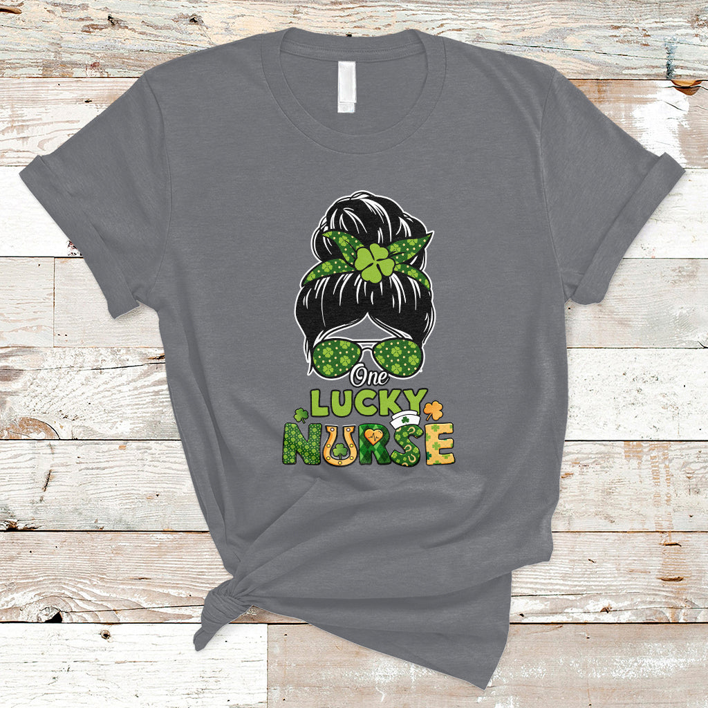 one-lucky-nurse-scrub-life-st-patricks-day-nurses-messy-bun-t-shirt-ts02