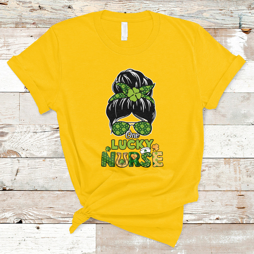 one-lucky-nurse-scrub-life-st-patricks-day-nurses-messy-bun-t-shirt-ts02