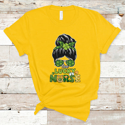 one-lucky-nurse-scrub-life-st-patricks-day-nurses-messy-bun-t-shirt-ts02