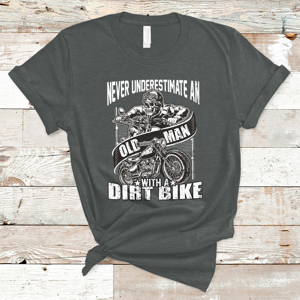 funny-never-underestimate-an-old-man-with-a-dirt-bike-biker-t-shirt-ts02