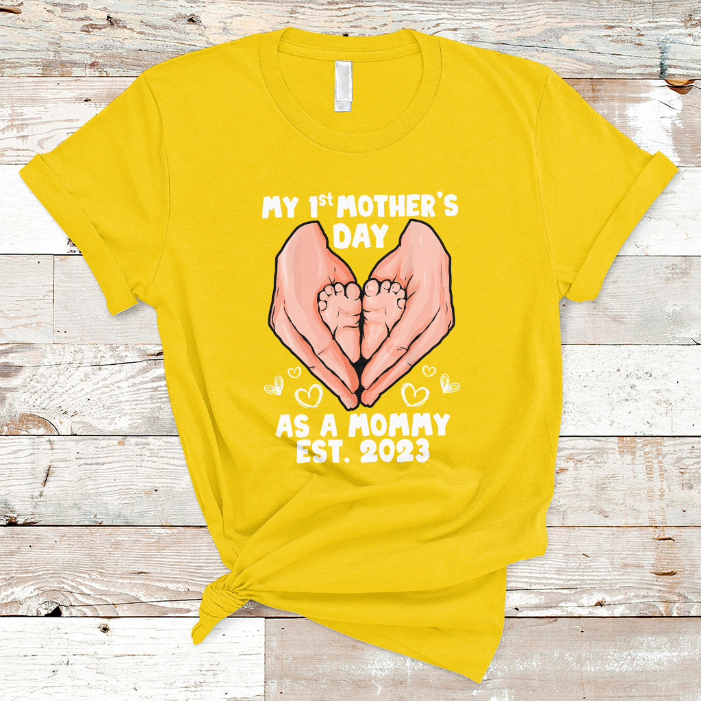 my-first-mothers-day-as-a-mommy-cute-pregnancy-announcement-mothers-hands-babys-feet-t-shirt-ts02