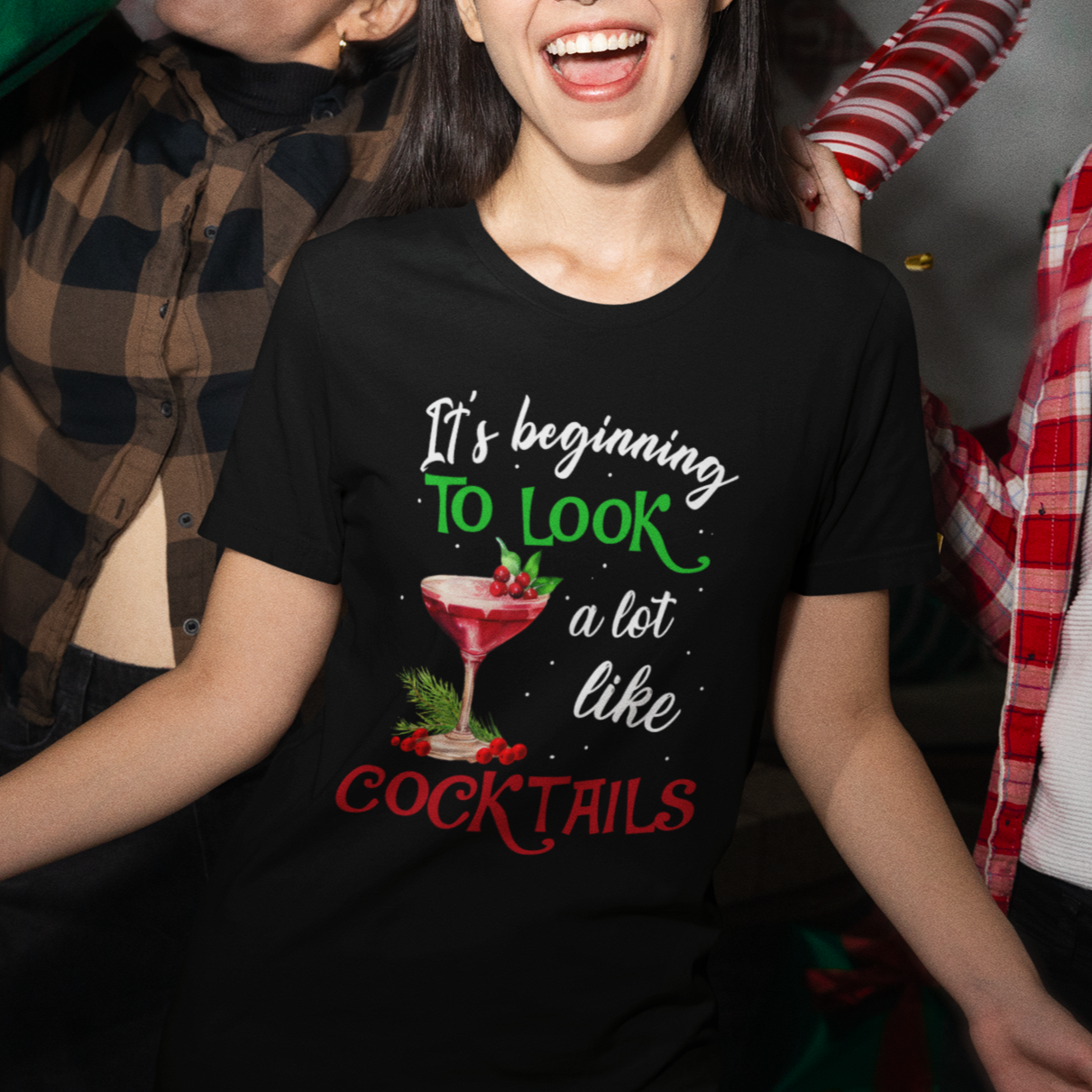 its-beginning-to-look-a-lot-like-cocktails-funny-christmas-t-shirt