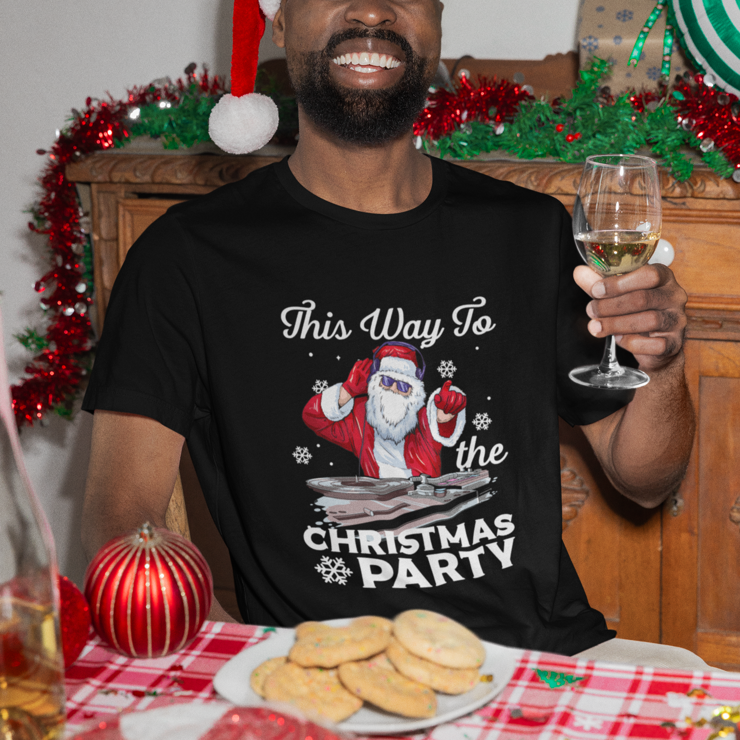 this-way-to-the-christmas-party-cool-santa-dj-t-shirt