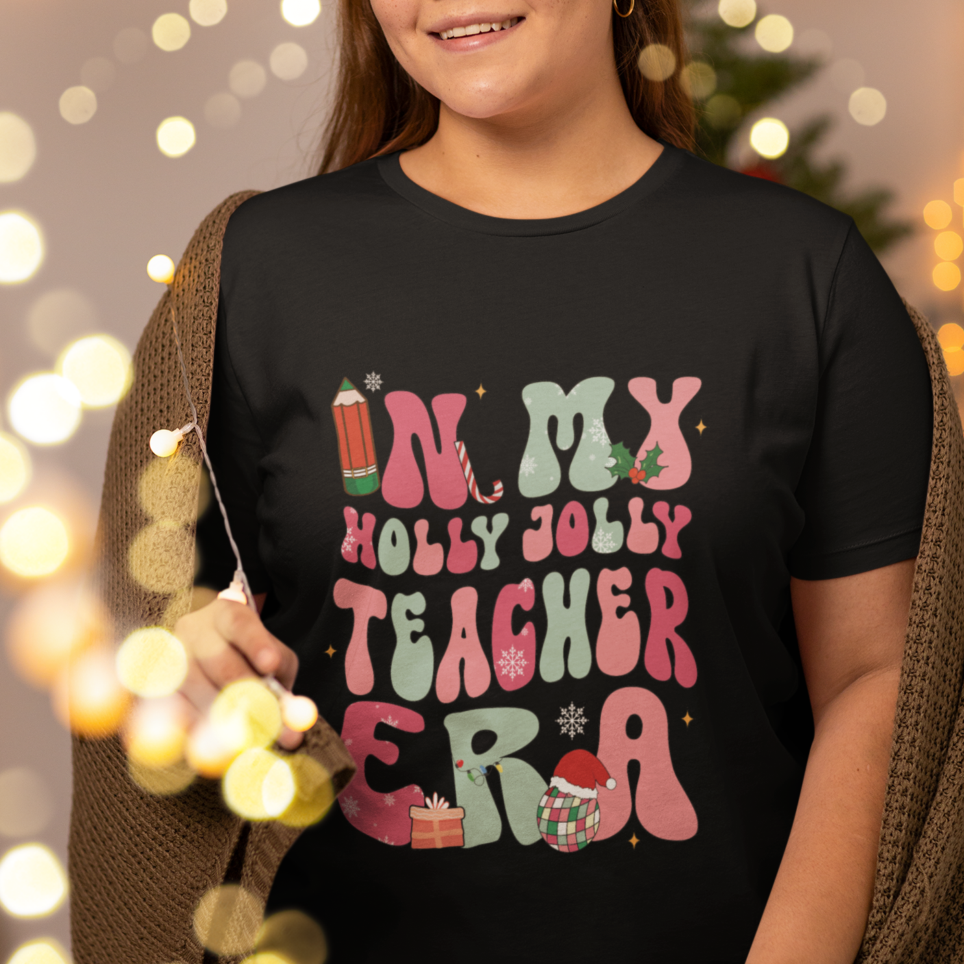 in-my-holly-jolly-teacher-era-xmas-groovy-christmas-t-shirt