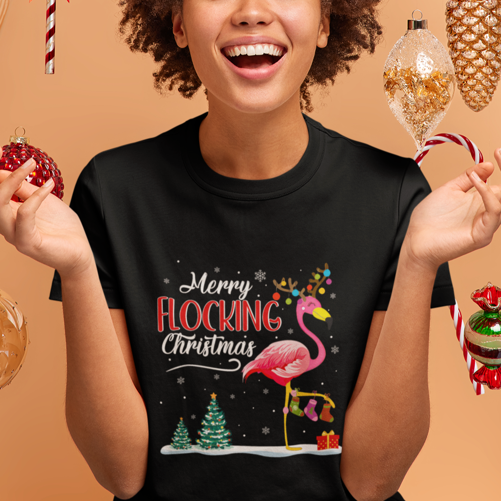 merry-flocking-christmas-pink-flamingo-funny-xmas-socks-t-shirt