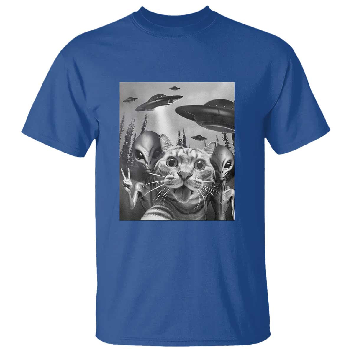 funny-cat-selfie-with-ufos-peace-sign-alien-cat-ufo-invasion-t-shirt
