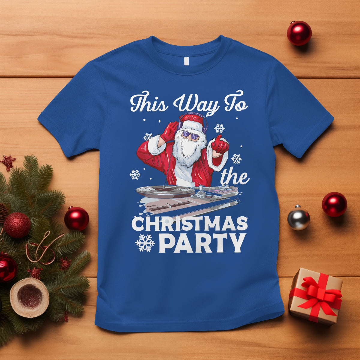 this-way-to-the-christmas-party-cool-santa-dj-t-shirt