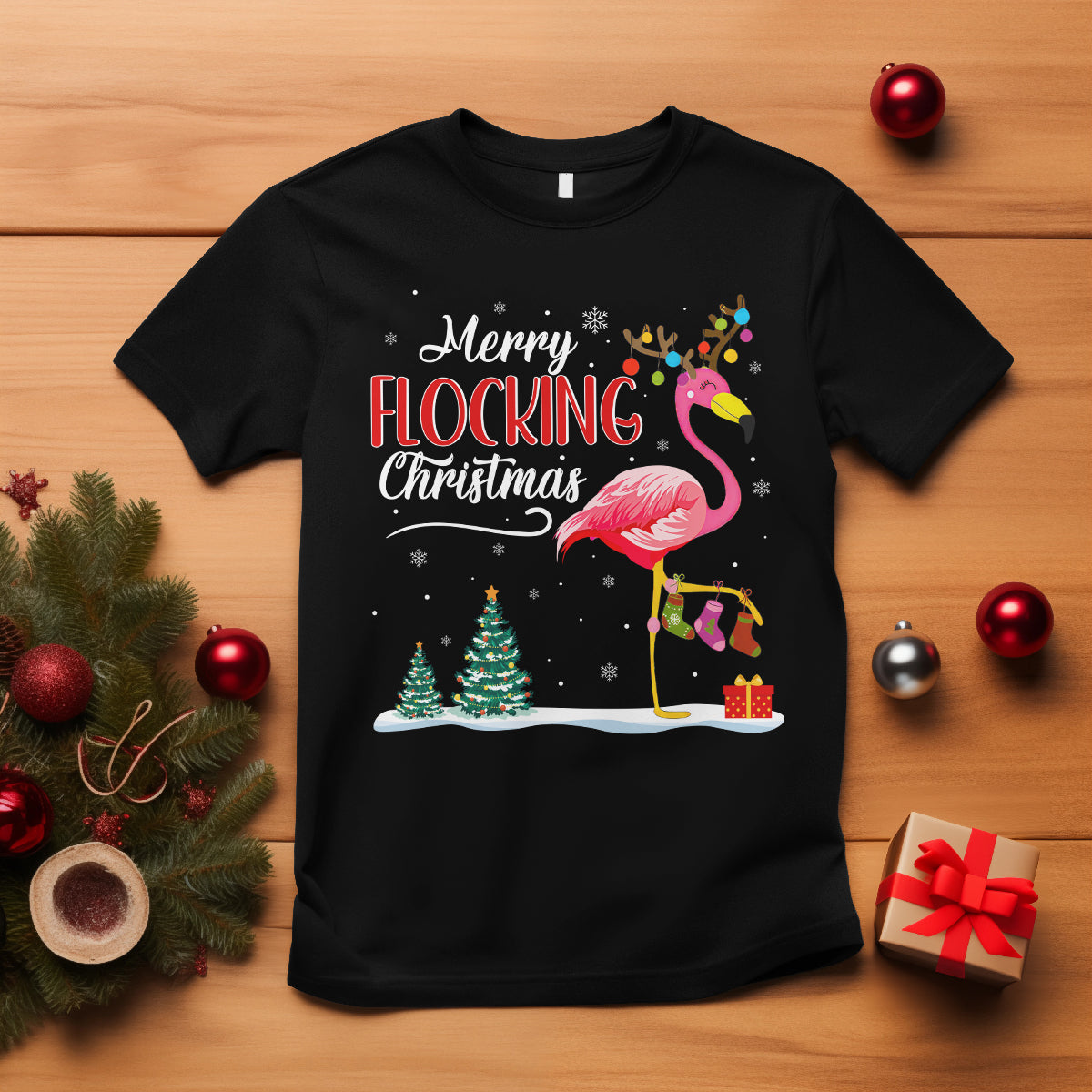 merry-flocking-christmas-pink-flamingo-funny-xmas-socks-t-shirt