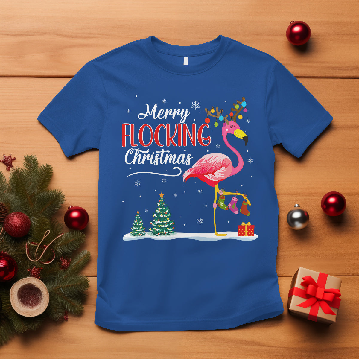 merry-flocking-christmas-pink-flamingo-funny-xmas-socks-t-shirt