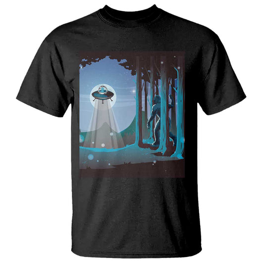 bigfoot-hiding-from-alien-ufo-funny-sasquatch-t-shirt