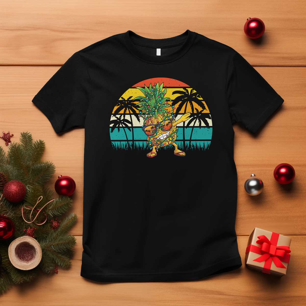dabbing-pineapple-christmas-tree-lights-t-shirt-hawaiian-hawaii-tropical-xmas-men-gifts-sunglasses-on