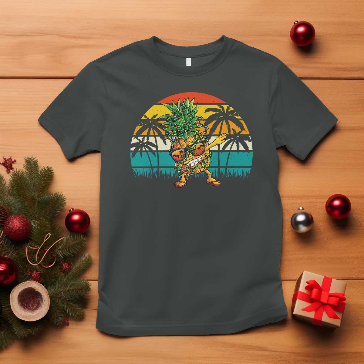 dabbing-pineapple-christmas-tree-lights-t-shirt-hawaiian-hawaii-tropical-xmas-men-gifts-sunglasses-on