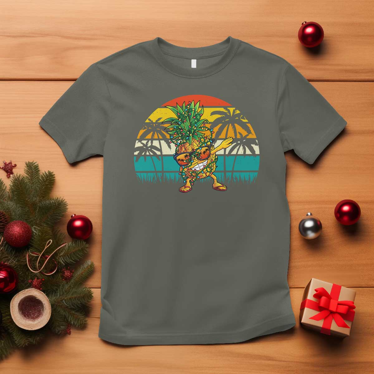 dabbing-pineapple-christmas-tree-lights-t-shirt-hawaiian-hawaii-tropical-xmas-men-gifts-sunglasses-on