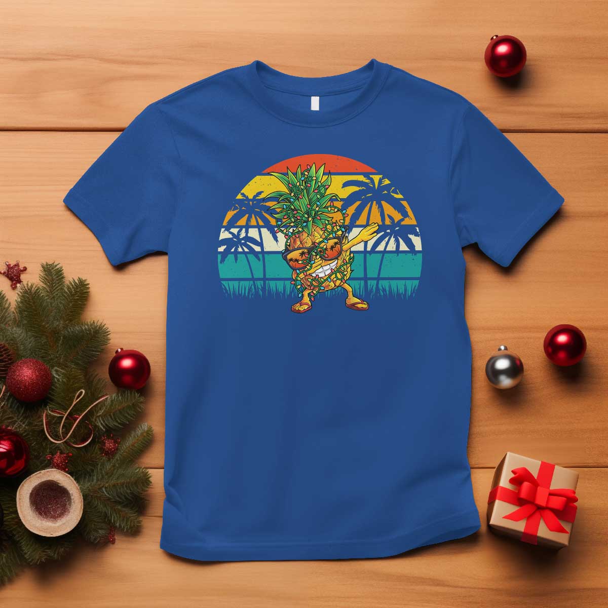 dabbing-pineapple-christmas-tree-lights-t-shirt-hawaiian-hawaii-tropical-xmas-men-gifts-sunglasses-on